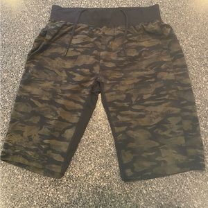 Men’s Lululemon Camo Shorts with Liner